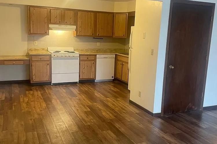 1st image of 4970 Hampshire Cir #6