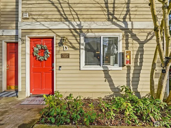 7027 210th Street SW #D, Lynnwood, WA 98036