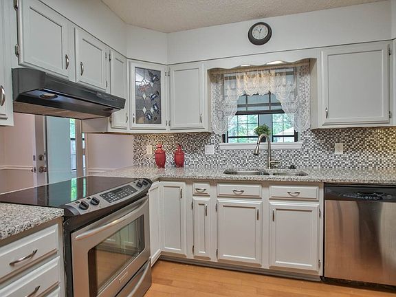 4th image of 2993 Fenwick Ct E