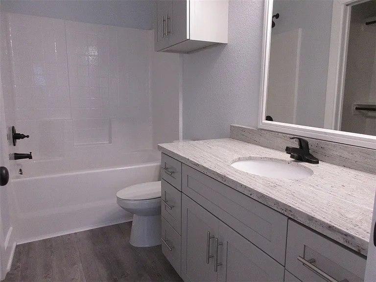 2104 Crescent Pointe Pkwy — Photo 13