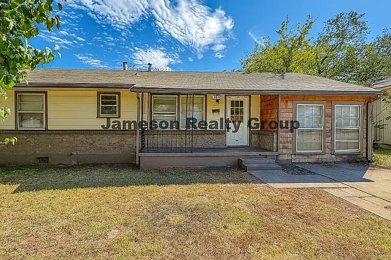 1st image of 3816 SE 25th St