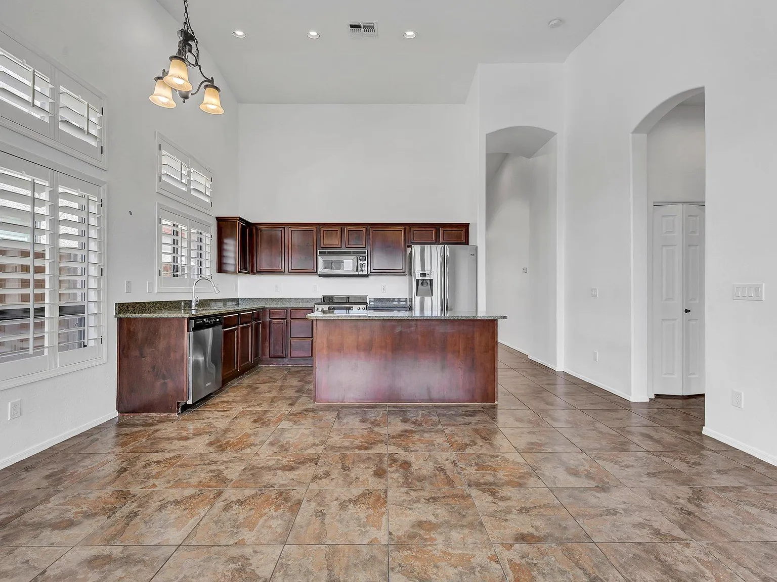 3 bed, 1910 sqft, $2,795 — Photo 4