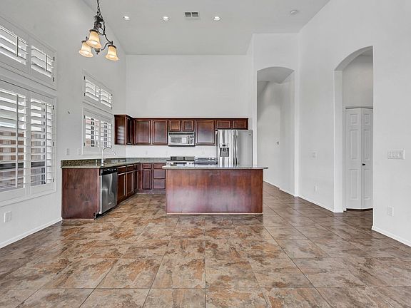 4th image of 2728 N Augustine