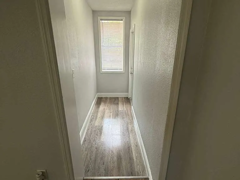 1906 Helms Ave — Photo 13