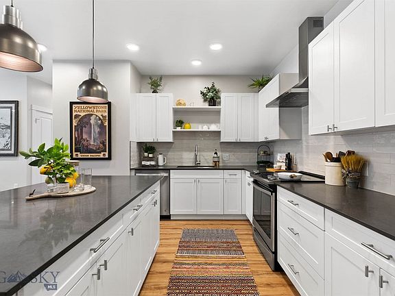 4th image of 2221F Willow Dr #96