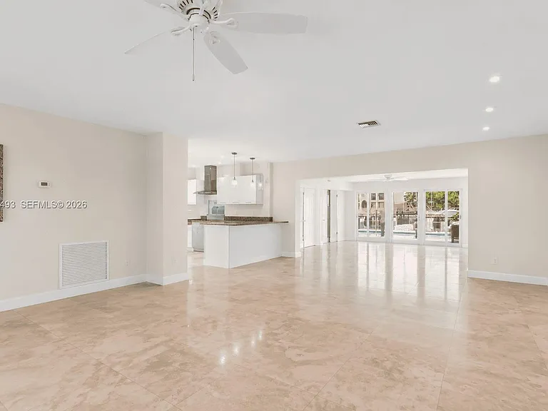 1995 Ixora Rd — Photo 2