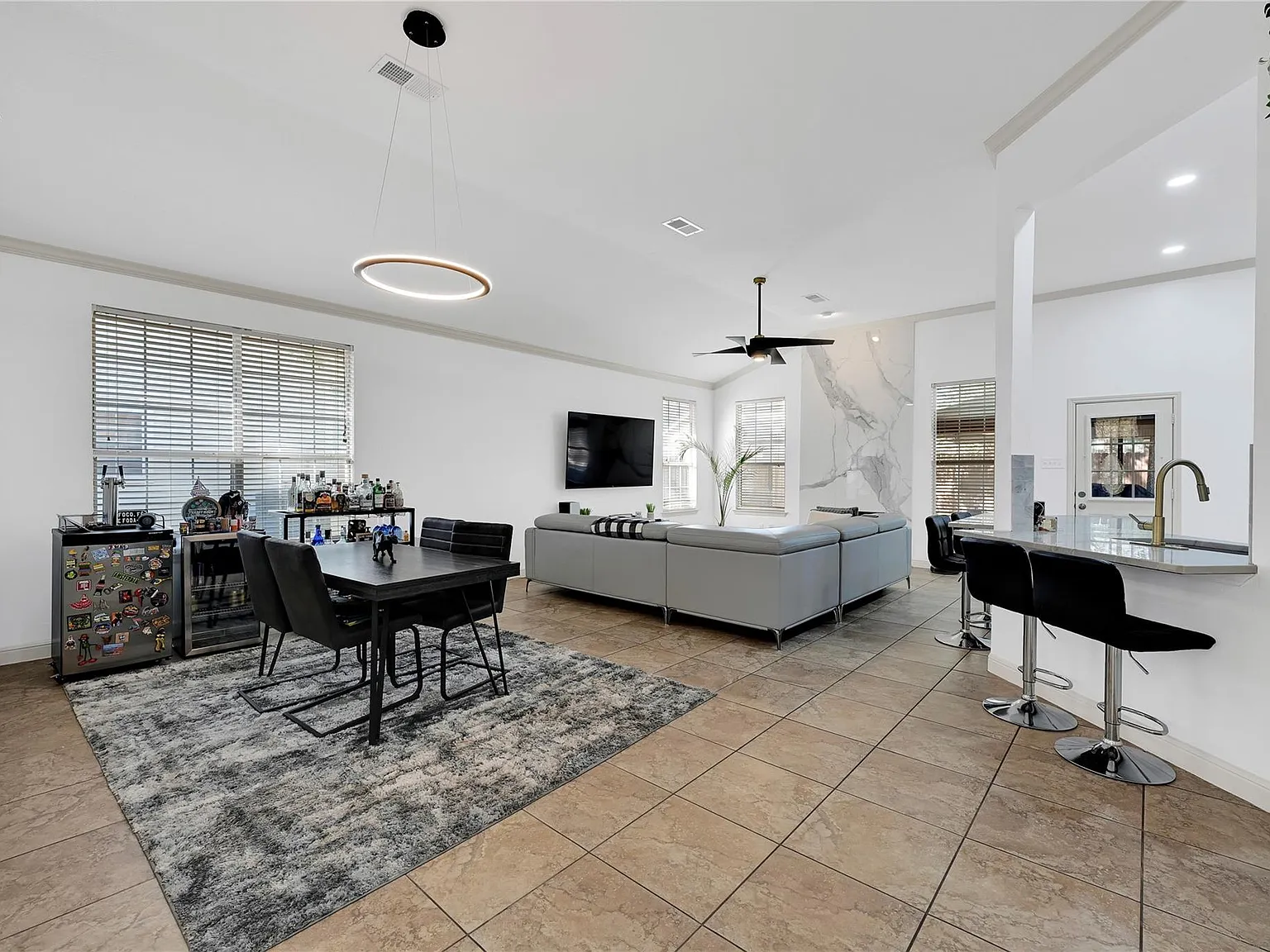 3 bed, 2.0 bath, 1675 sqft, $2,200 — Photo 4