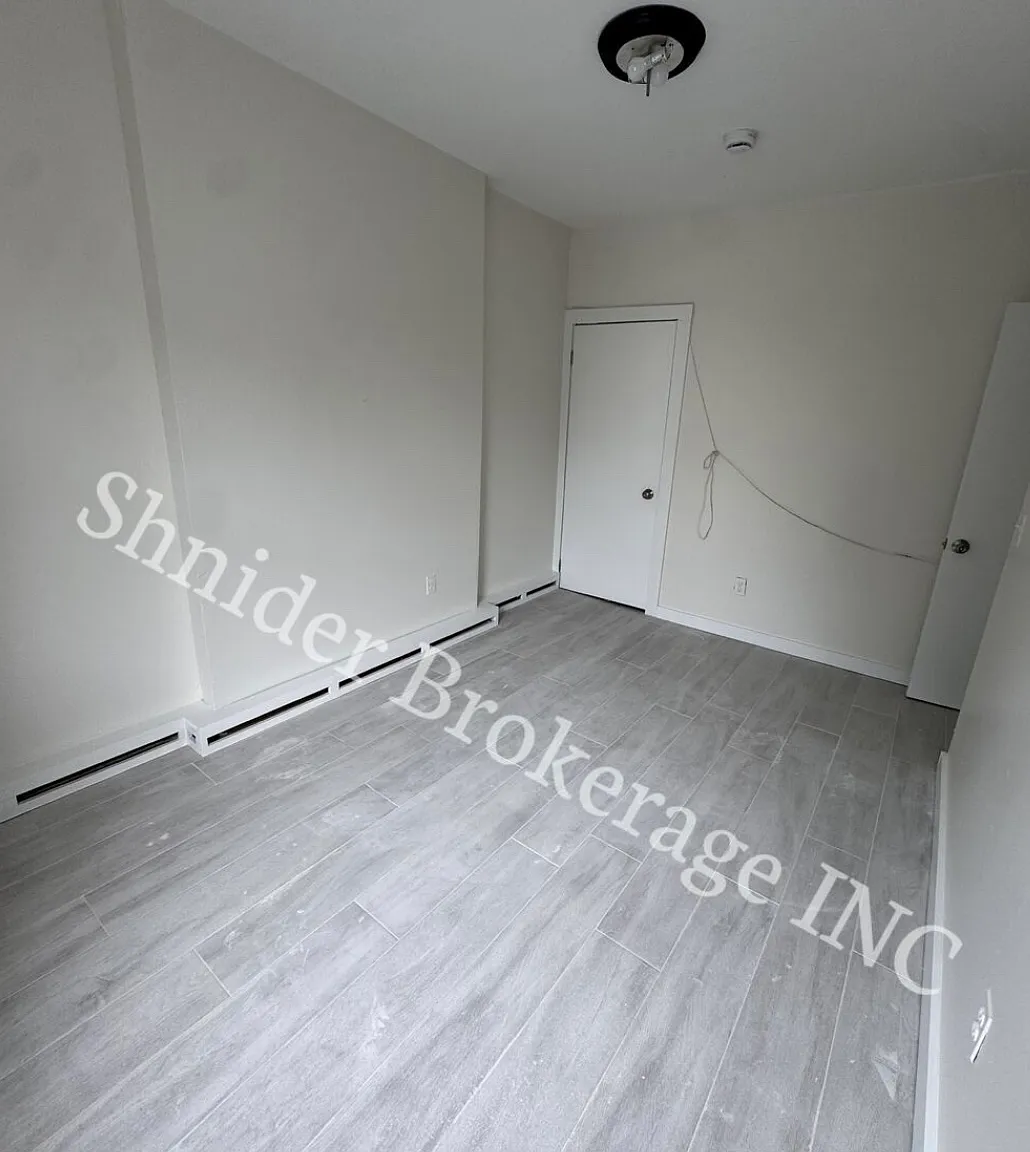 4 bed, 1200 sqft, $2,799 — Photo 2