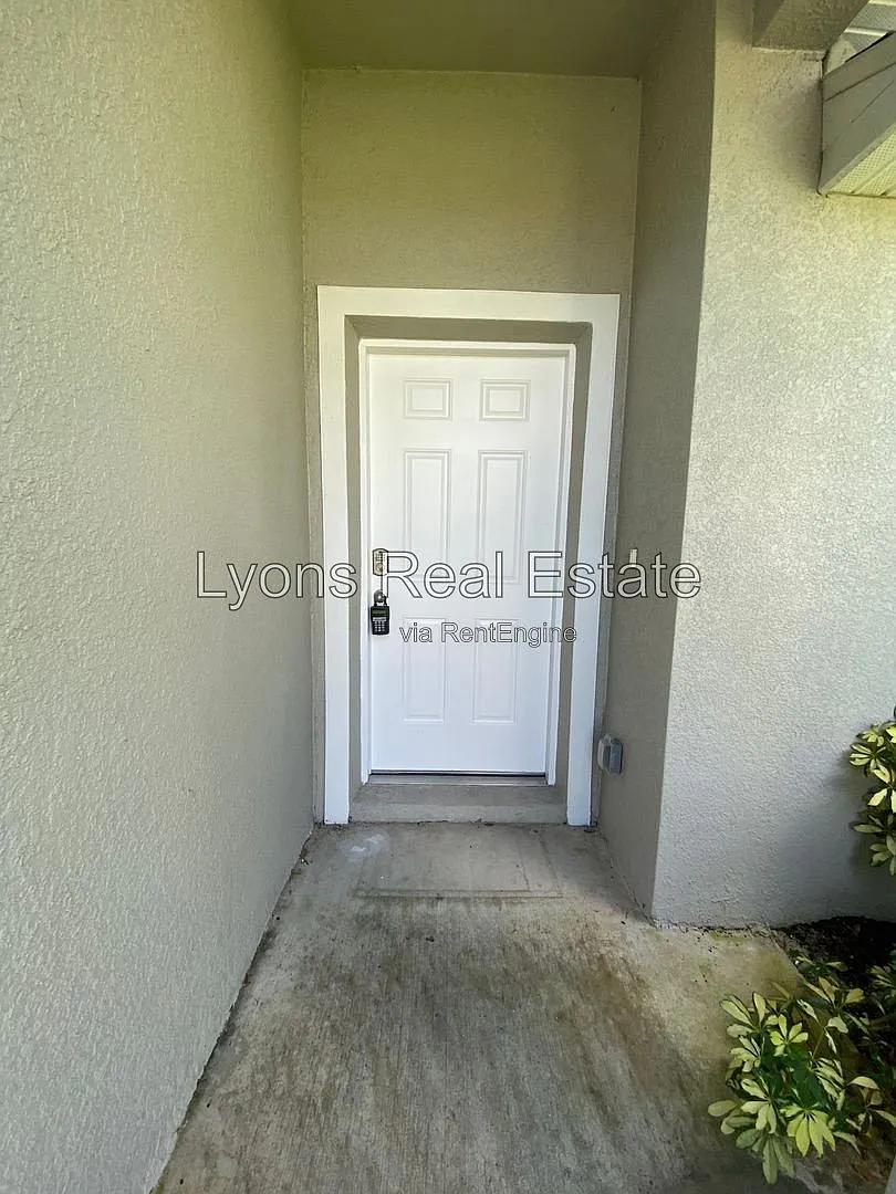 2 bed, 2.0 bath, 1363 sqft, $1,595 — Photo 2