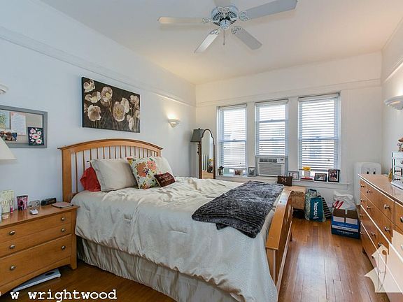 3rd image of 679 W Wrightwood Ave #527