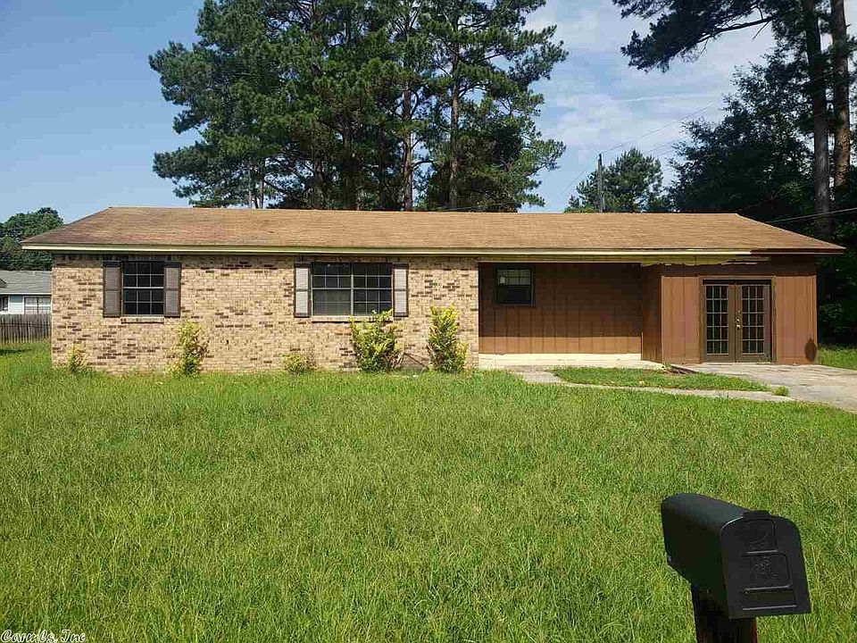 1st image of 15 Oakwood Dr