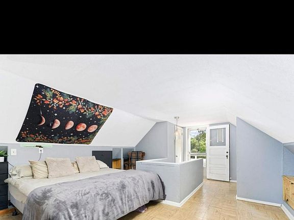 5th image of 537 Hazelwood St