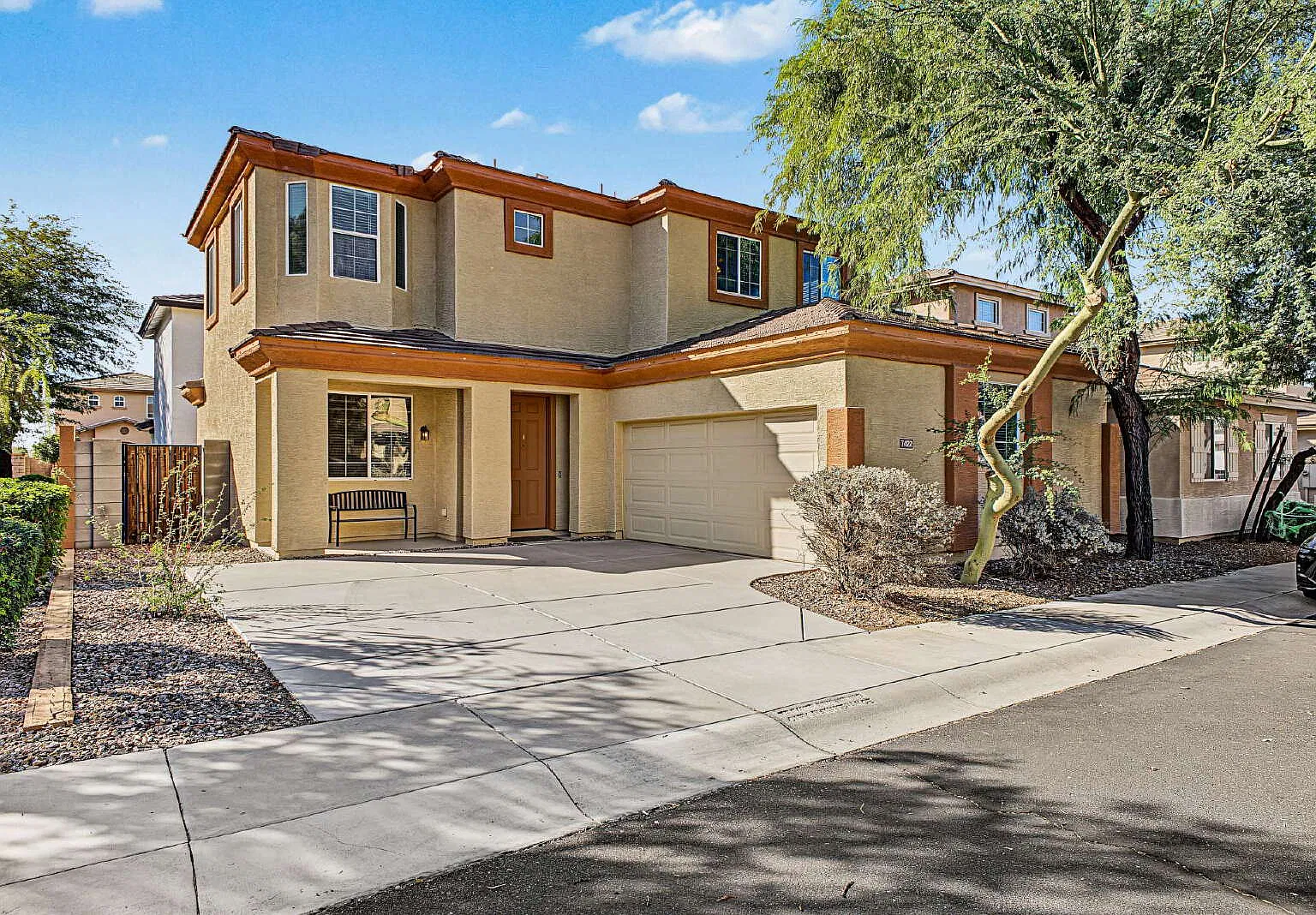 3 bed, 2.5 bath, 2074 sqft, $2,395 — Photo 2