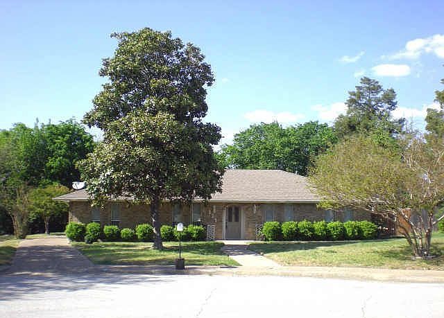 1st image of 207 Martin Luther Cir