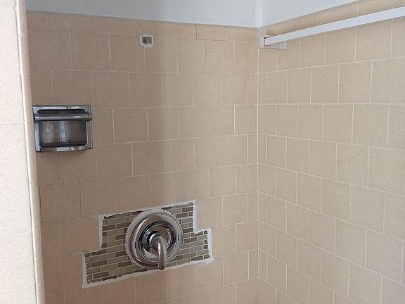 5th image of 326 W Pinkley Ave #2