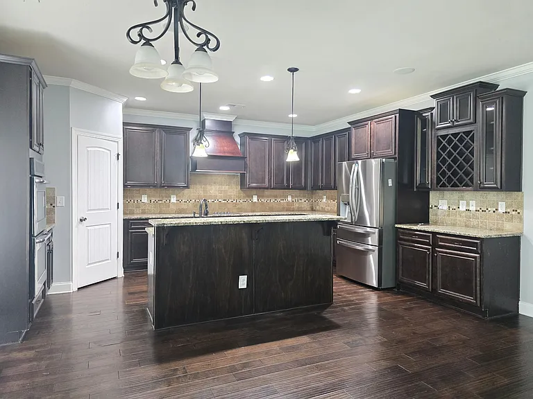 8809 Crenshaw Dr — Photo 12