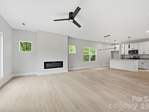 3rd image of 1038 Patton Ave