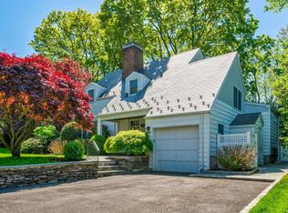 16 Winthrop Rd, Port Washington, NY 11050