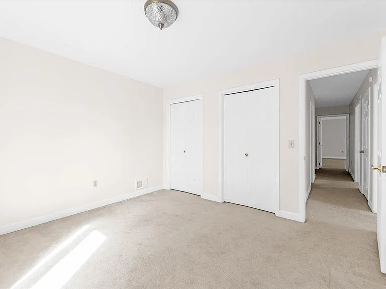 300 Old York Rd — Photo 25