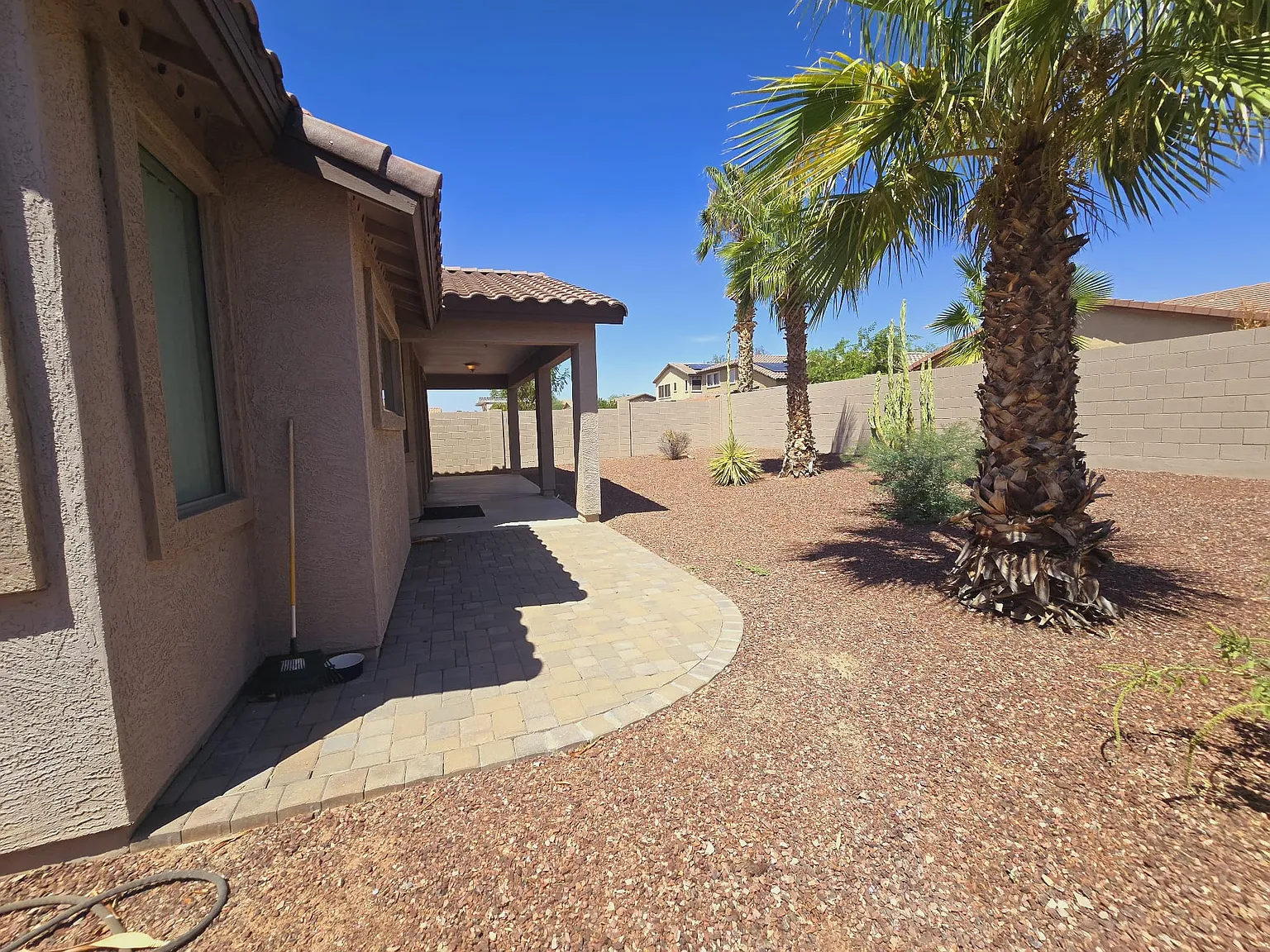 3 bed, 2005 sqft, $2,250 — Photo 2