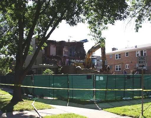1st image of 2921 W Glenlake St