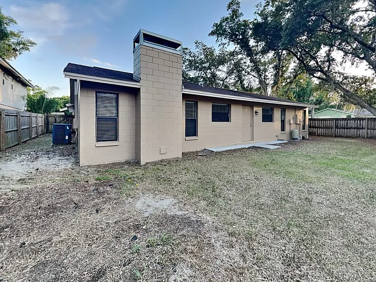 2330 Windsor Oaks Ave — Photo 5