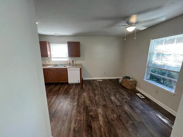 3 bed, 1176 sqft, $1,495 — Photo 2