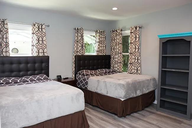 1415 Stearns Dr — Photo 21