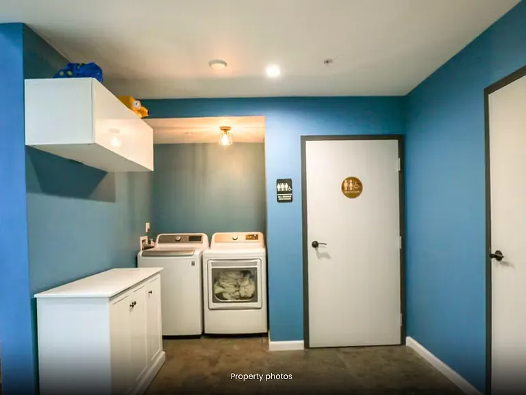2424 Lombard St — Photo 8