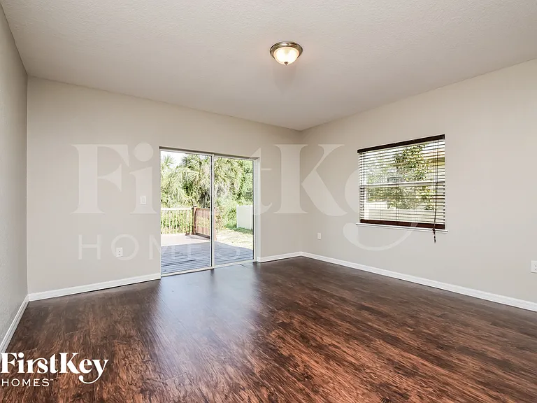 3379 Toluca Ter — Photo 4