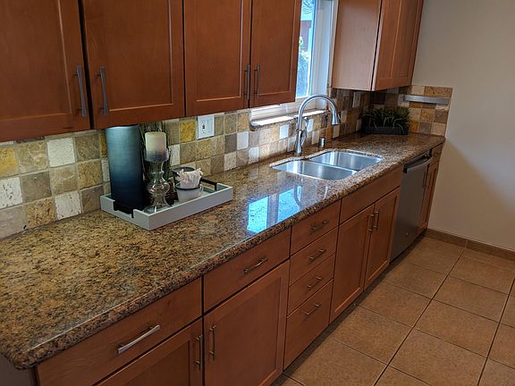 4th image of 940 College Dr