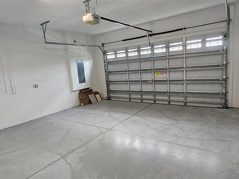 5461 Empire Dr — Photo 23