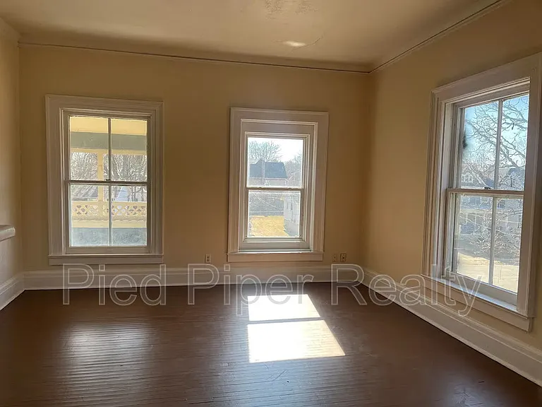 404 E Prospect Ter — Photo 12