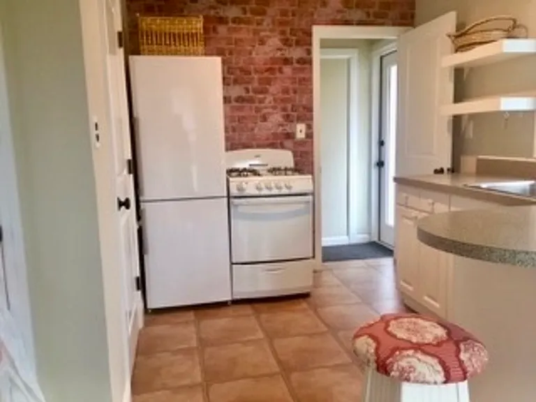 344 Staples St — Photo 12