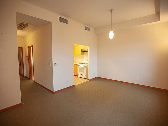 3rd image of 883 Sacramento St APT B
