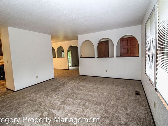 4th image of 21817 NE 154th St