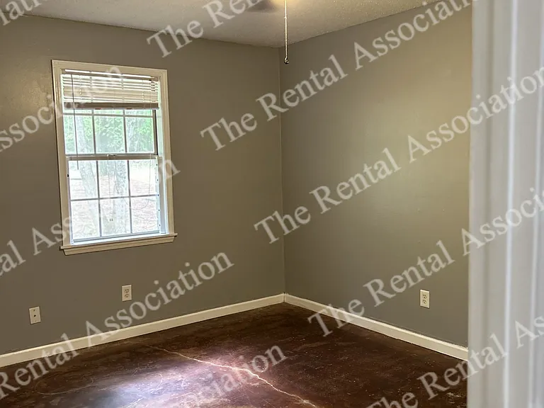 207 S Maple St — Photo 4