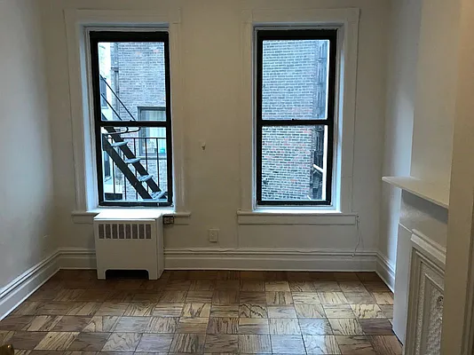 Rented by Salon Realty Corp | media 4