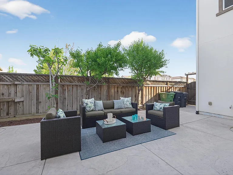 1005 S Fowler Ln — Photo 8