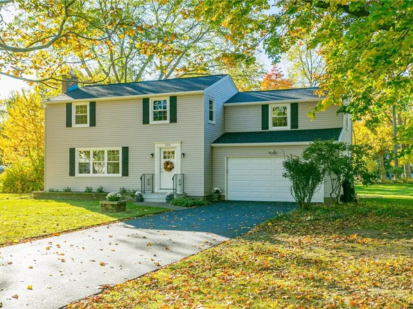 229 Circle Ln, Webster, NY 14580
