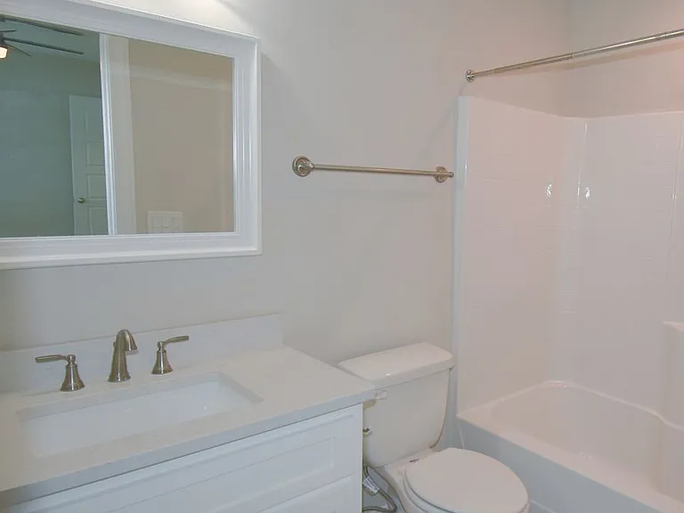 555 Gresham Ln #E4 — Photo 16