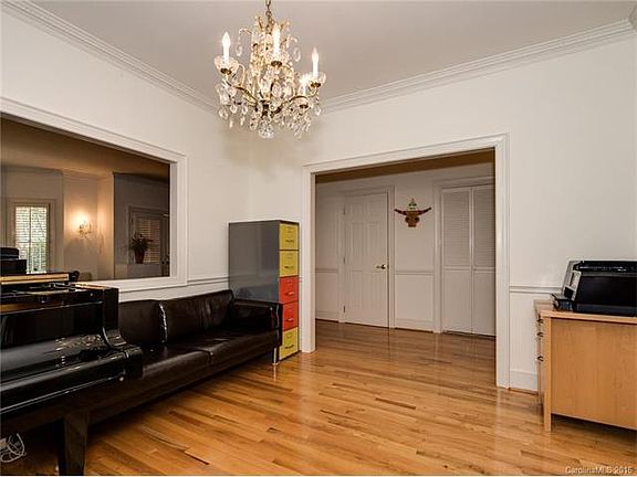 5th image of 2320 Selwyn Ave