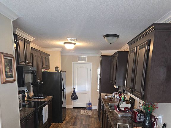 4th image of 103 Spruce Ln