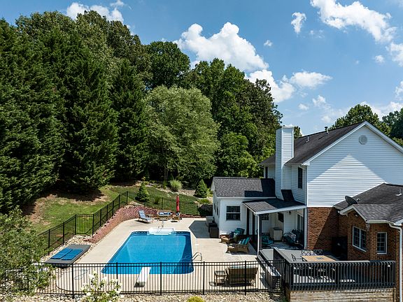 5th image of 209 Southridge Dr