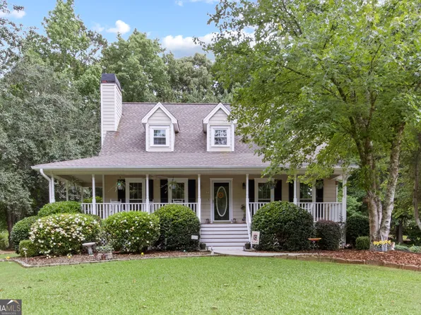 53 Barrington Farms Dr, Sharpsburg, GA 30277