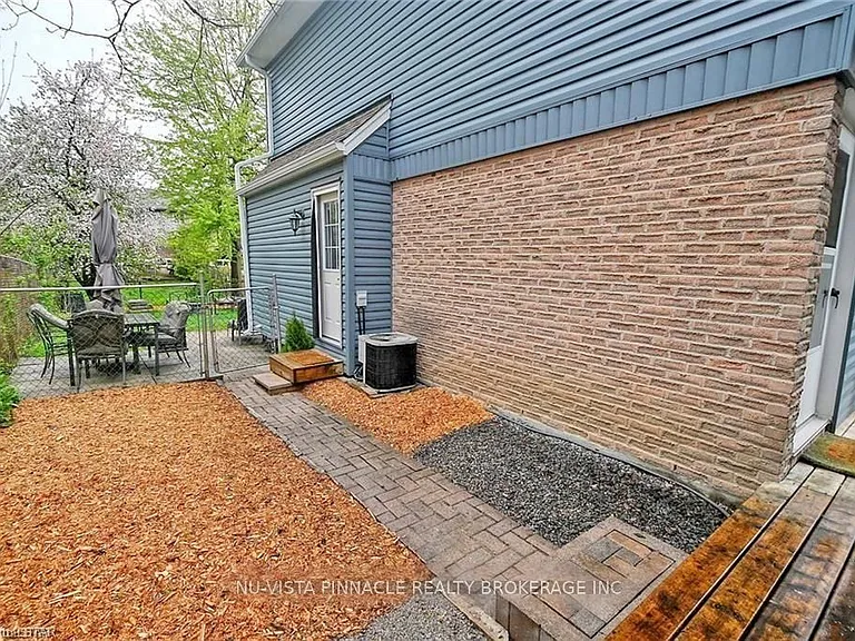 7 Ranchwood Cres — Photo 28