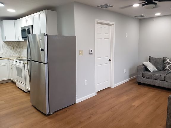 3rd image of 4224 Merriam Dr #2