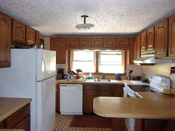 4th image of 43 Moss Ln