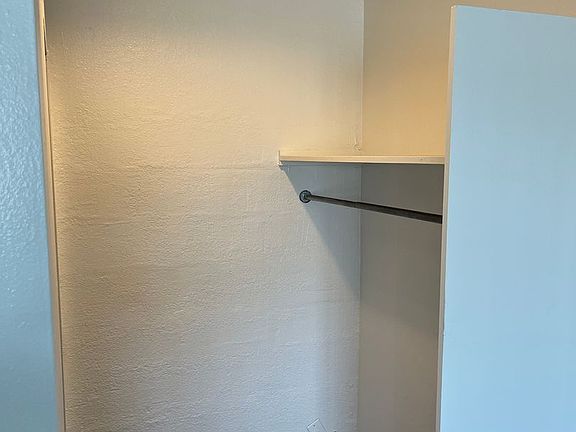 4th image of 905 W Broadway Ave #116
