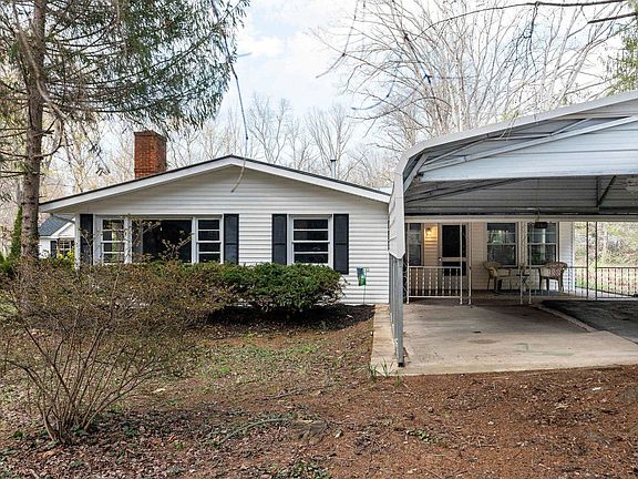 2nd image of 440 Lake Dr